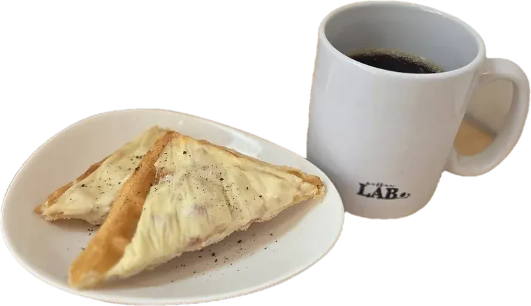 モーニングセット(トリュフ香るチーズワッフルとコーヒー)